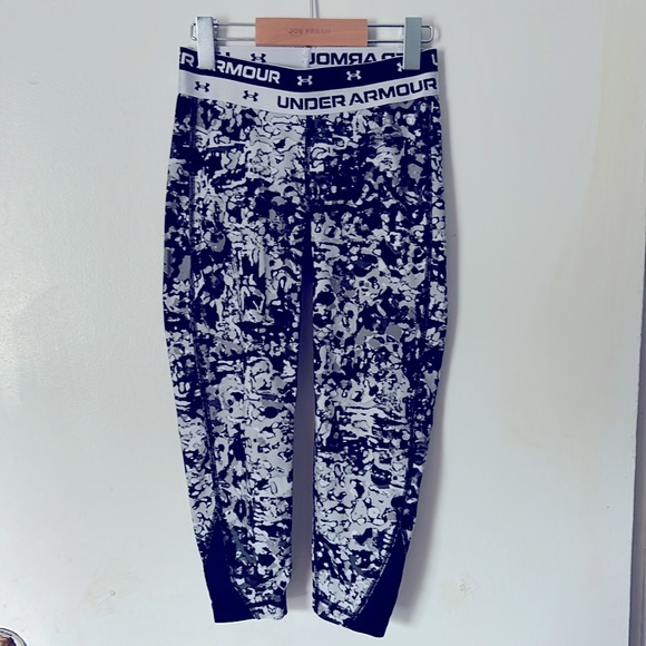 Under Armour girls capris sz small - Picture 1 of 2